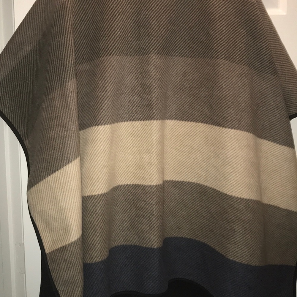 Poncho - Picture 2 of 2